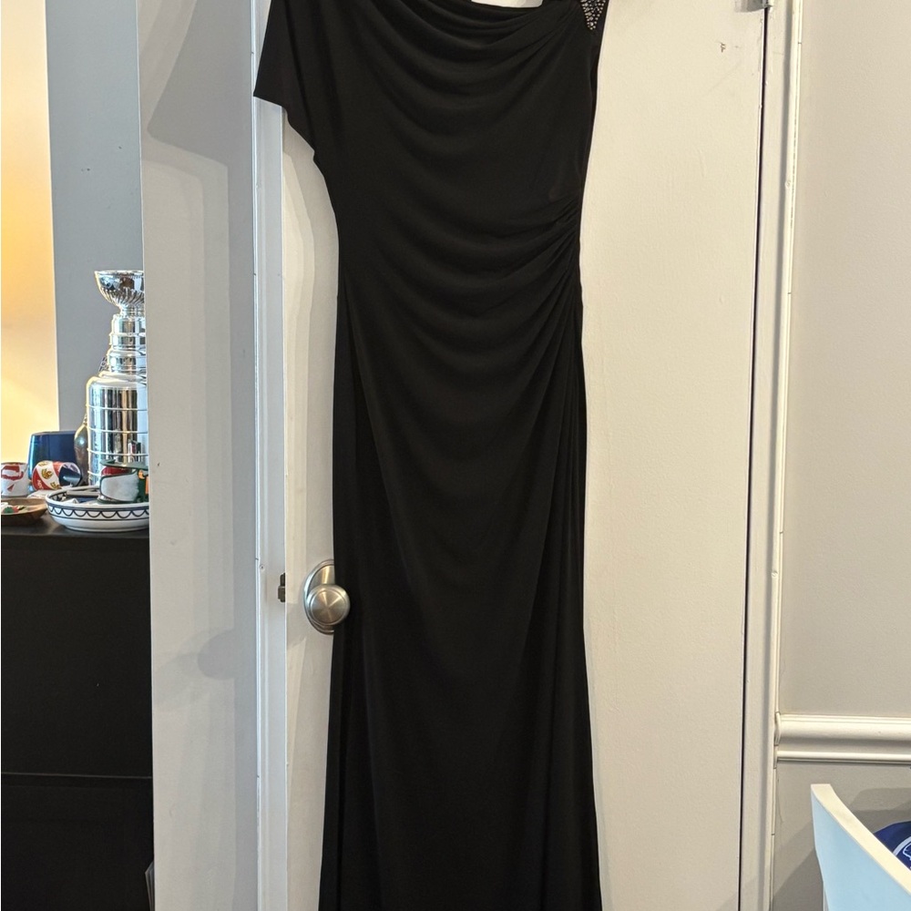 Laundry By Shelli Segal Black Ruched One Shoulder Gown w slit